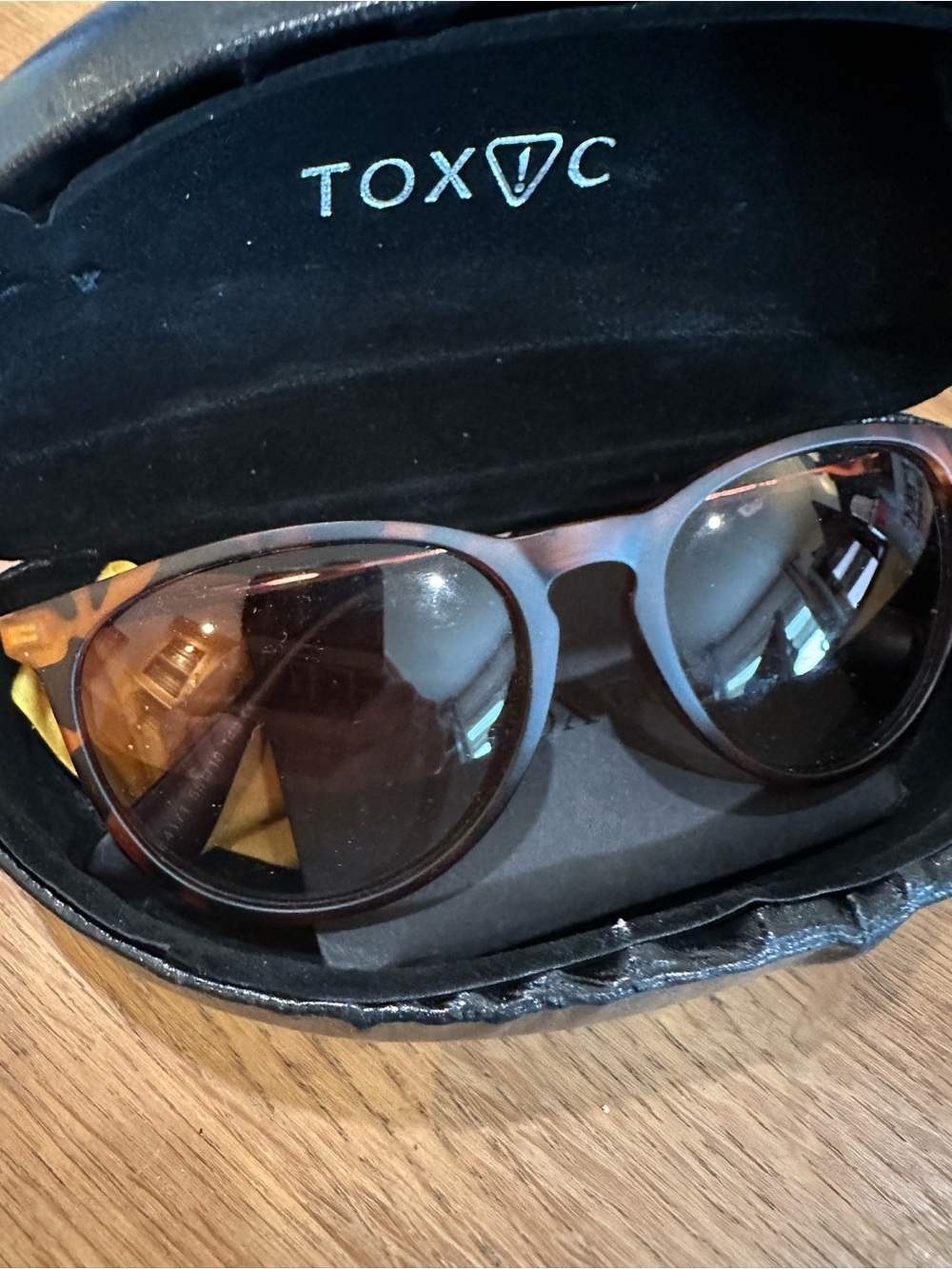 TOXIC E4171 Polarized Tortoise Brown Sunglasses w/ Case & Certificate